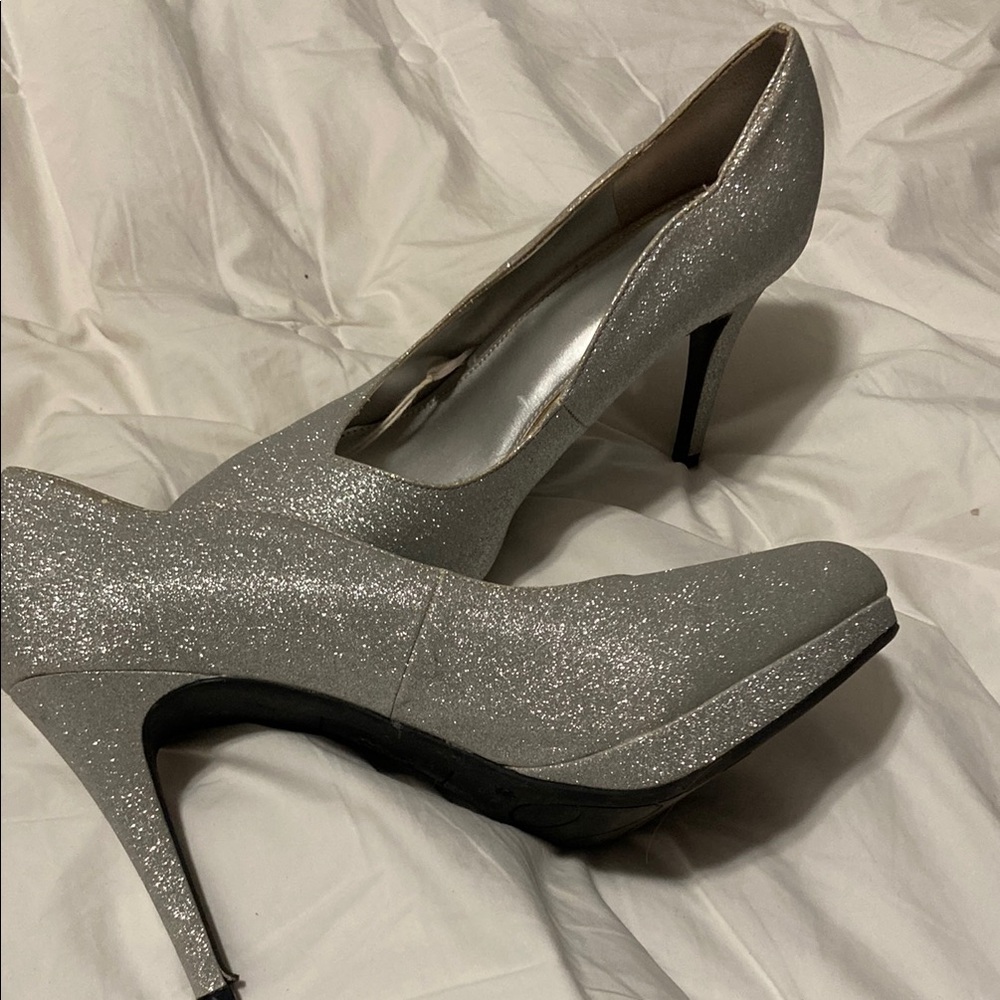 Fioni Silver Glittered Close-Toed Heels